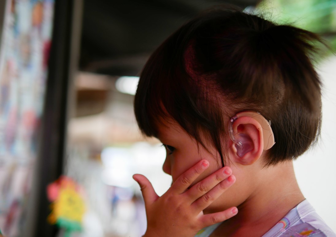 Communicating With the Deaf Sign Language User